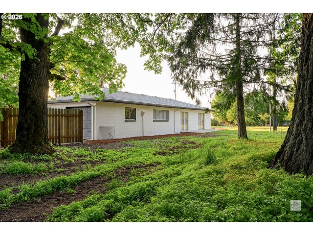 23380 Se HOWLETT Rd, Eagle Creek, OR 97022