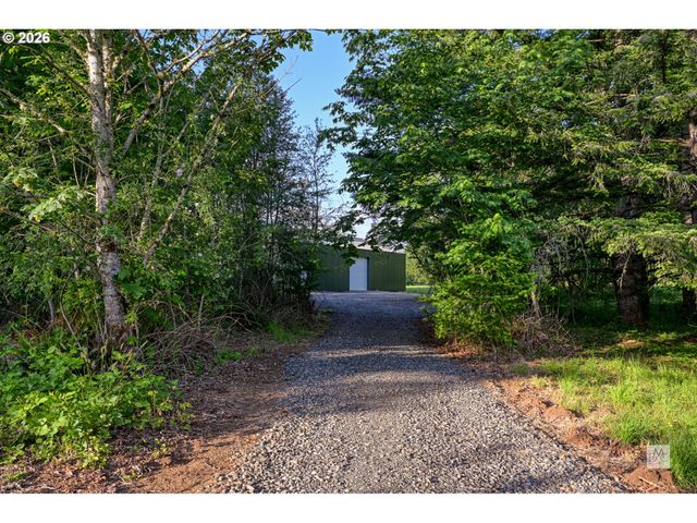 23380 Se HOWLETT Rd, Eagle Creek, OR 97022
