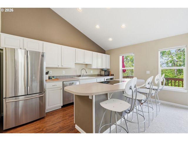 13217 Sw SUMMERWOOD Dr, Portland, OR 97223