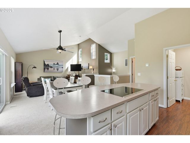 13217 Sw SUMMERWOOD Dr, Portland, OR 97223