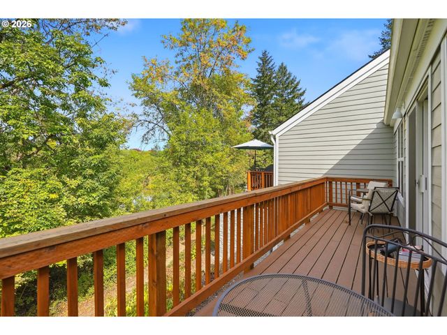 13217 Sw SUMMERWOOD Dr, Portland, OR 97223