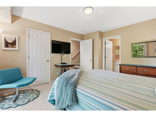 13217 Sw SUMMERWOOD Dr, Portland, OR 97223