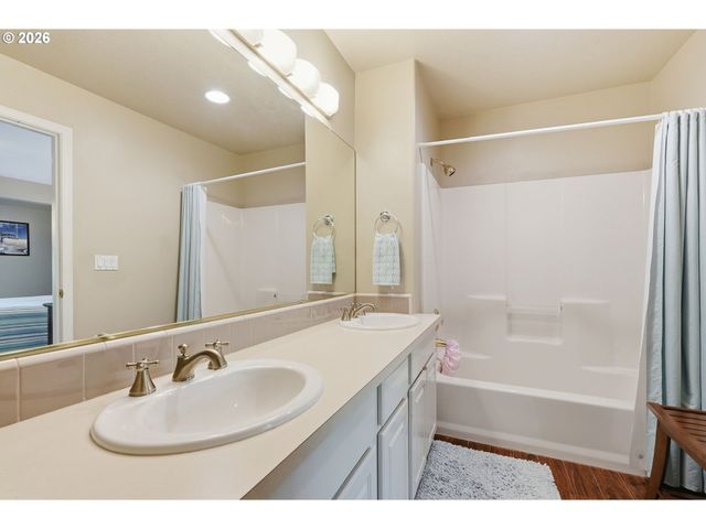 13217 Sw SUMMERWOOD Dr, Portland, OR 97223