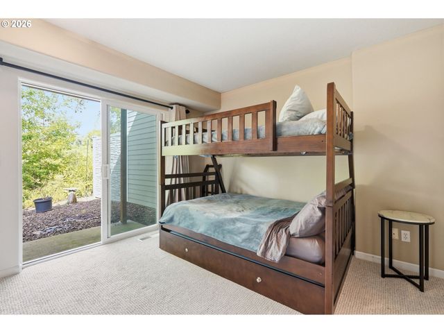 13217 Sw SUMMERWOOD Dr, Portland, OR 97223