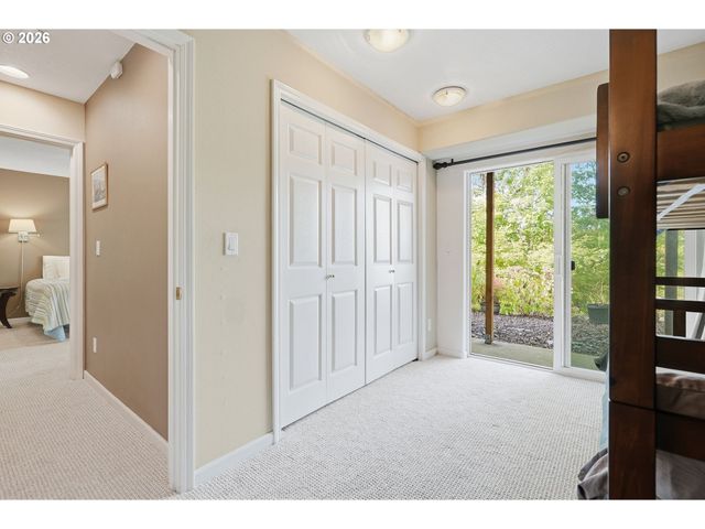13217 Sw SUMMERWOOD Dr, Portland, OR 97223