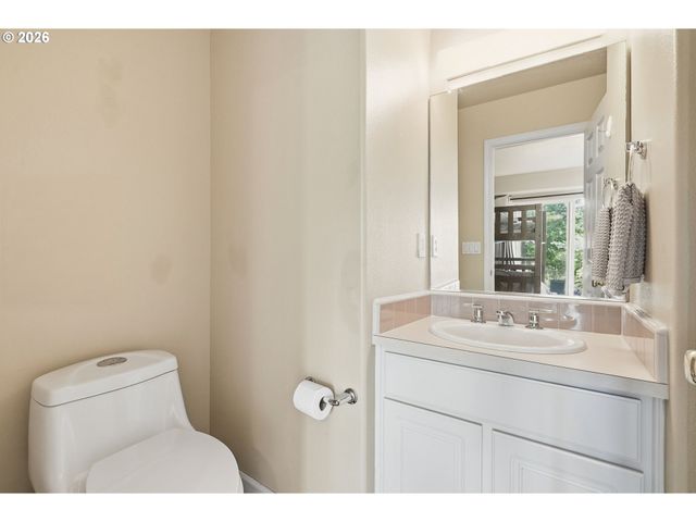13217 Sw SUMMERWOOD Dr, Portland, OR 97223