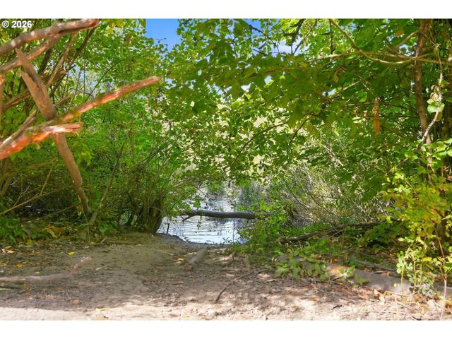 13217 Sw SUMMERWOOD Dr, Portland, OR 97223