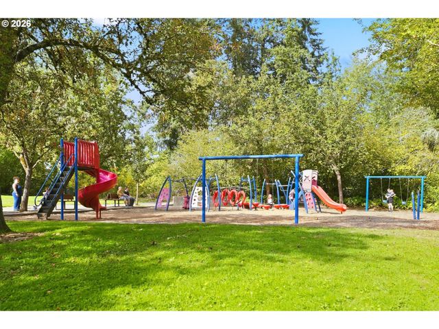 13217 Sw SUMMERWOOD Dr, Portland, OR 97223