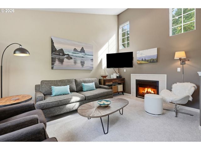 13217 Sw SUMMERWOOD Dr, Portland, OR 97223