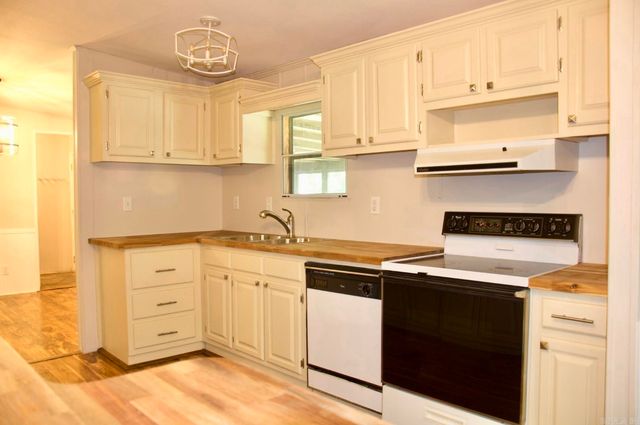 1516 Treasure Isle Rd, Hot Springs, AR 71913