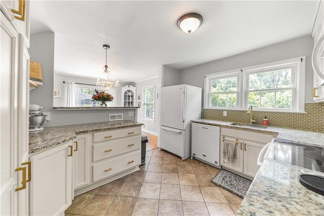 7632 Oak Street, Kansas City, MO 64114