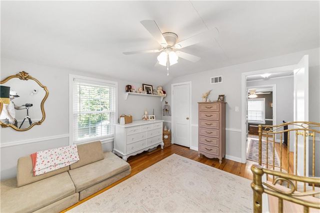7632 Oak Street, Kansas City, MO 64114
