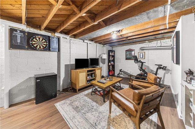 7632 Oak Street, Kansas City, MO 64114