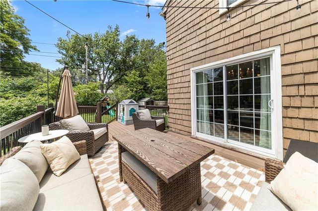 7632 Oak Street, Kansas City, MO 64114