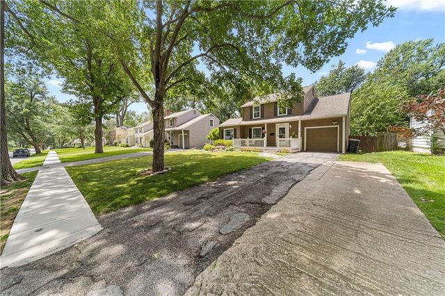 7632 Oak Street, Kansas City, MO 64114