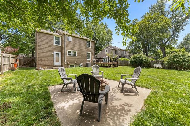 7632 Oak Street, Kansas City, MO 64114