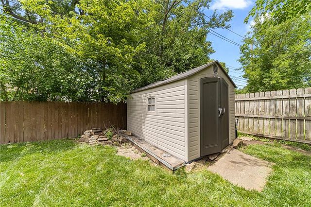 7632 Oak Street, Kansas City, MO 64114