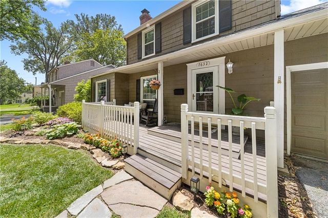 7632 Oak Street, Kansas City, MO 64114