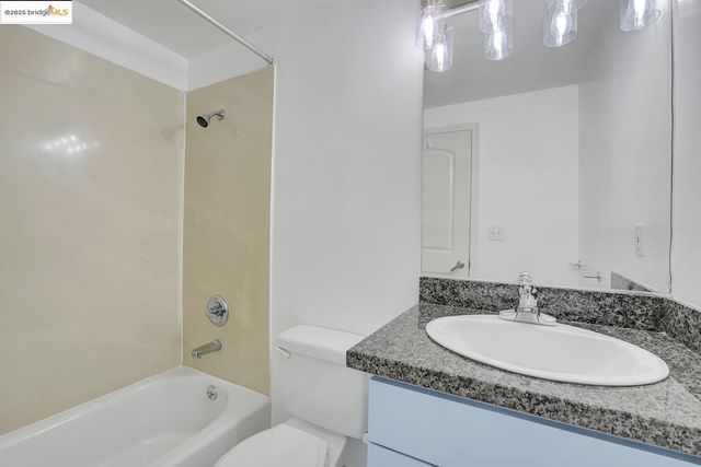 1515 14th AVE APT 302, Oakland, CA 94606