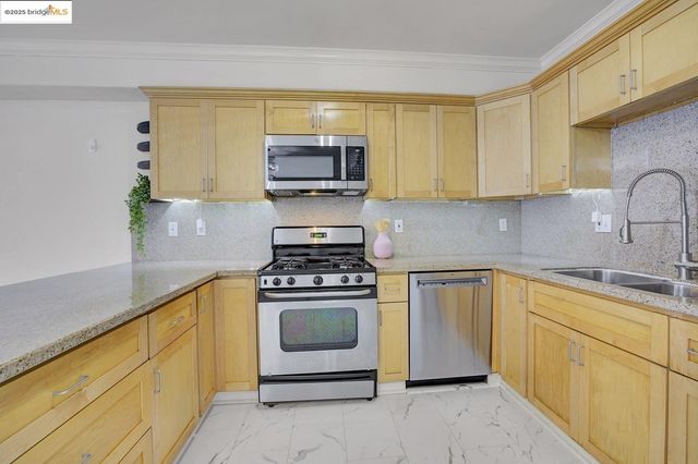 1515 14th AVE APT 302, Oakland, CA 94606