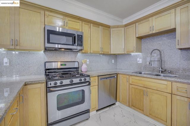 1515 14th AVE APT 302, Oakland, CA 94606