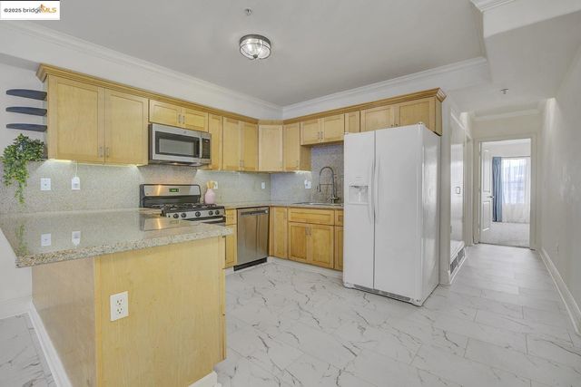 1515 14th AVE APT 302, Oakland, CA 94606