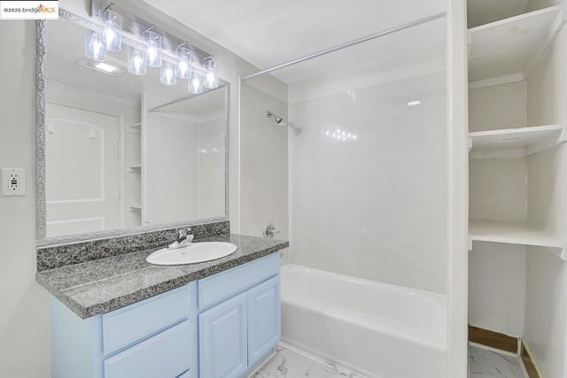 1515 14th AVE APT 302, Oakland, CA 94606