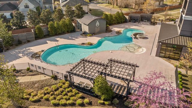 717 S Riverside Dr Apt 307, Memphis, TN 38103