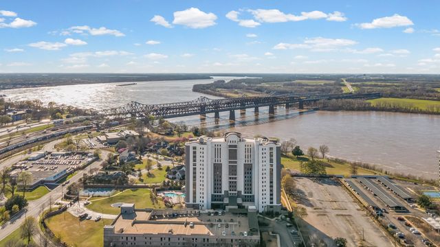 717 S Riverside Dr Apt 307, Memphis, TN 38103