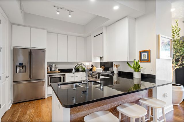 717 S Riverside Dr Apt 307, Memphis, TN 38103