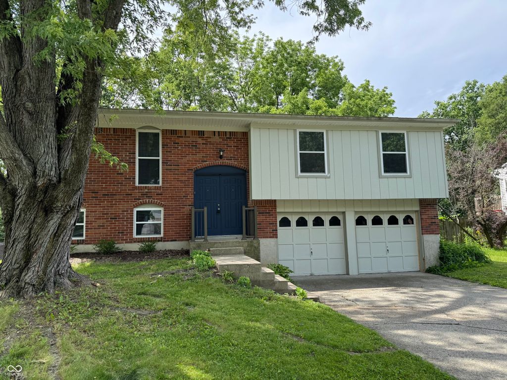 7717 Cambridge Drive, Fishers, IN 46038