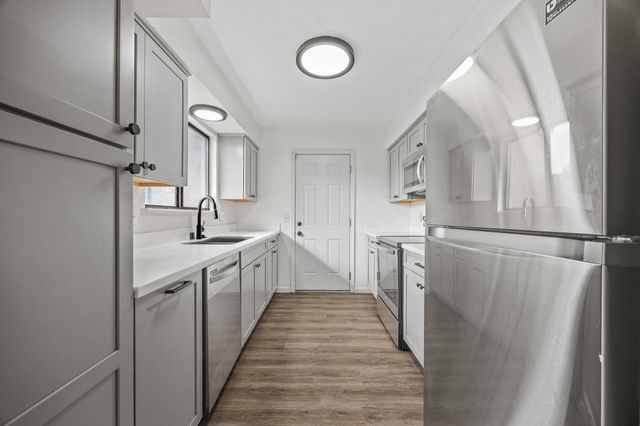 897 Greenfield Avenue, Hanford, CA 93230