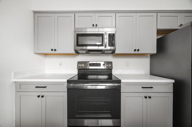 897 Greenfield Avenue, Hanford, CA 93230