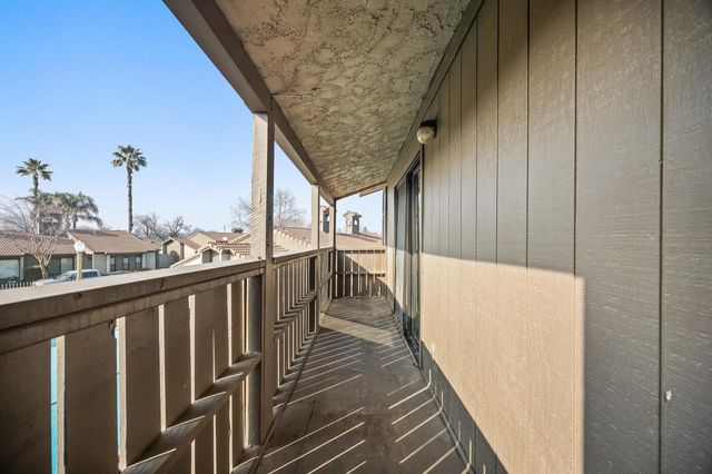 897 Greenfield Avenue, Hanford, CA 93230