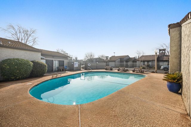 897 Greenfield Avenue, Hanford, CA 93230