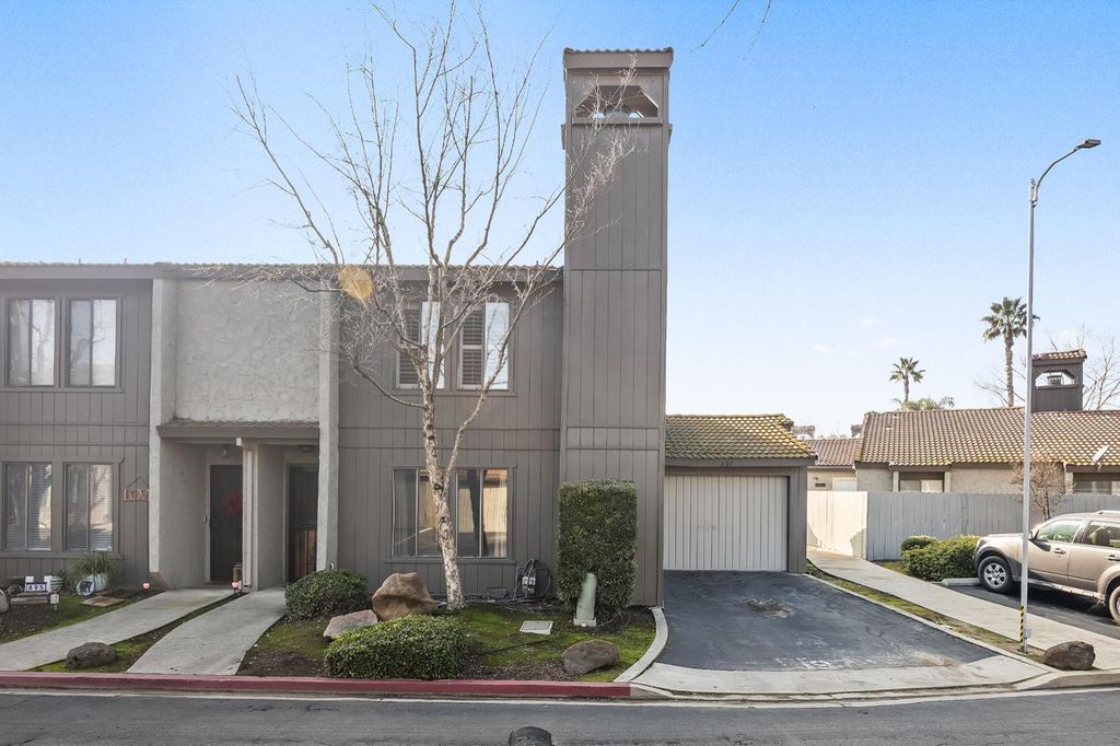 897 Greenfield Avenue, Hanford, CA 93230