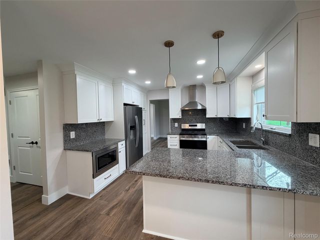 2790 LANERGAN Drive, Troy, MI 48084