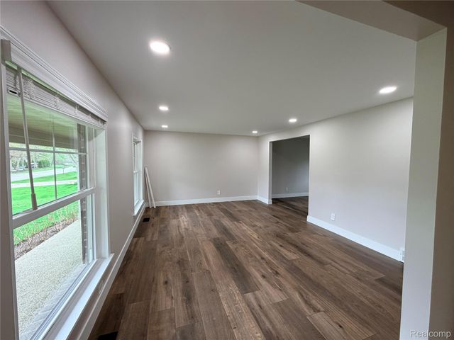 2790 LANERGAN Drive, Troy, MI 48084