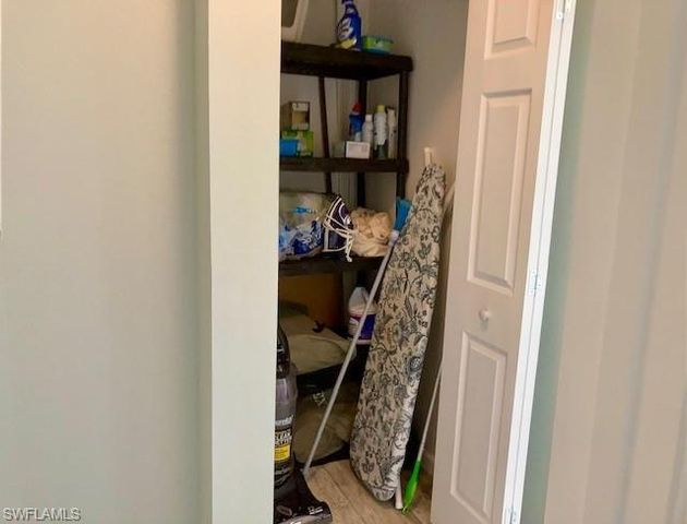 325 Shoreland DR E, Fort Myers, FL 33905