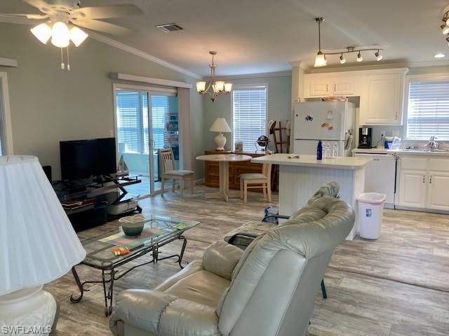 325 Shoreland DR E, Fort Myers, FL 33905