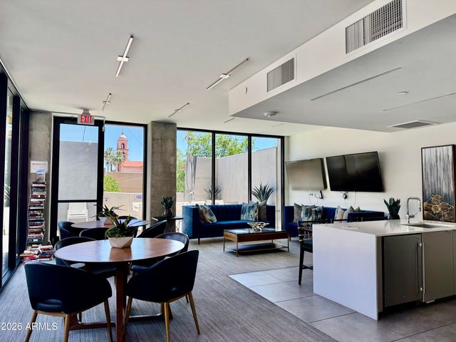 2300 E CAMPBELL Avenue 212, Phoenix, AZ 85016