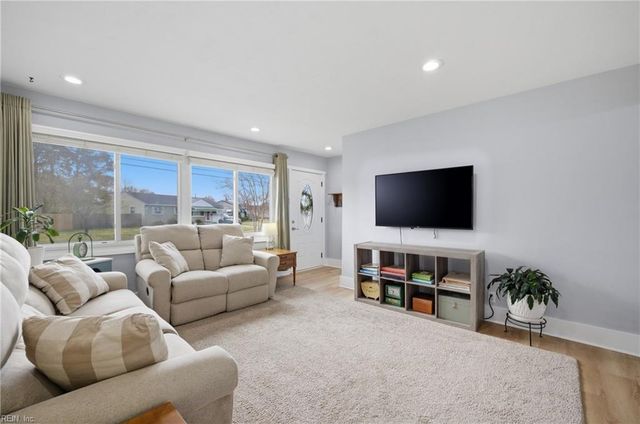 8243 Baywood DR, Norfolk, VA 23518