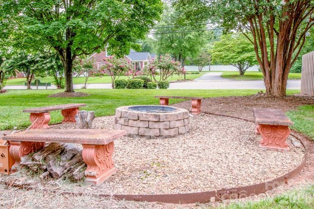 806 Prince Albert Court, Statesville, NC 28677