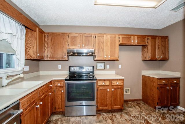 806 Prince Albert Court, Statesville, NC 28677
