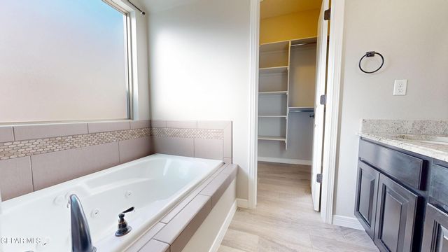 3142 RED ORCHARD Drive, El Paso, TX 79938