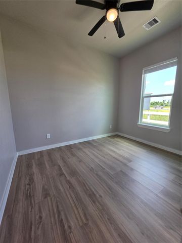 727 Road 5714, Cleveland, TX 77327