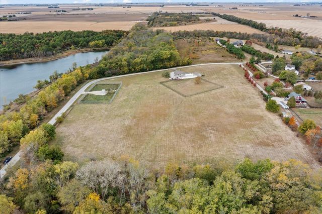 302 County Road 2650 N, Mahomet, IL 61853