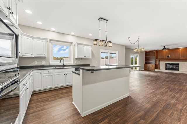 302 County Road 2650 N, Mahomet, IL 61853