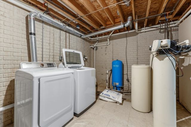 302 County Road 2650 N, Mahomet, IL 61853