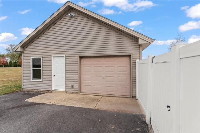 302 County Road 2650 N, Mahomet, IL 61853